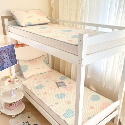 91家纺网 家纺一手货源 找家纺 川悦生活 2025新款小阪凉感丝印花凉席-学生床 幸福芙蕾