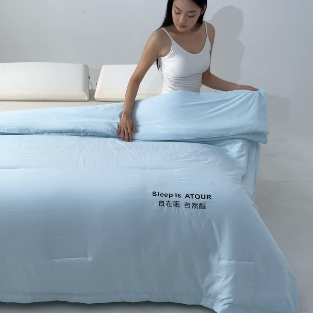 91家纺网 家纺一手货源 找家纺 暖芯家纺 2025新款亚朵同款深睡Pro夏被自在眠自然醒 克莱茵蓝