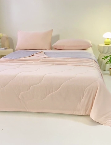 91家纺网 家纺一手货源 找家纺 好梦来家纺（原锦茂家纺） 2026新款印花凉感丝抗菌夏被 粉拼灰