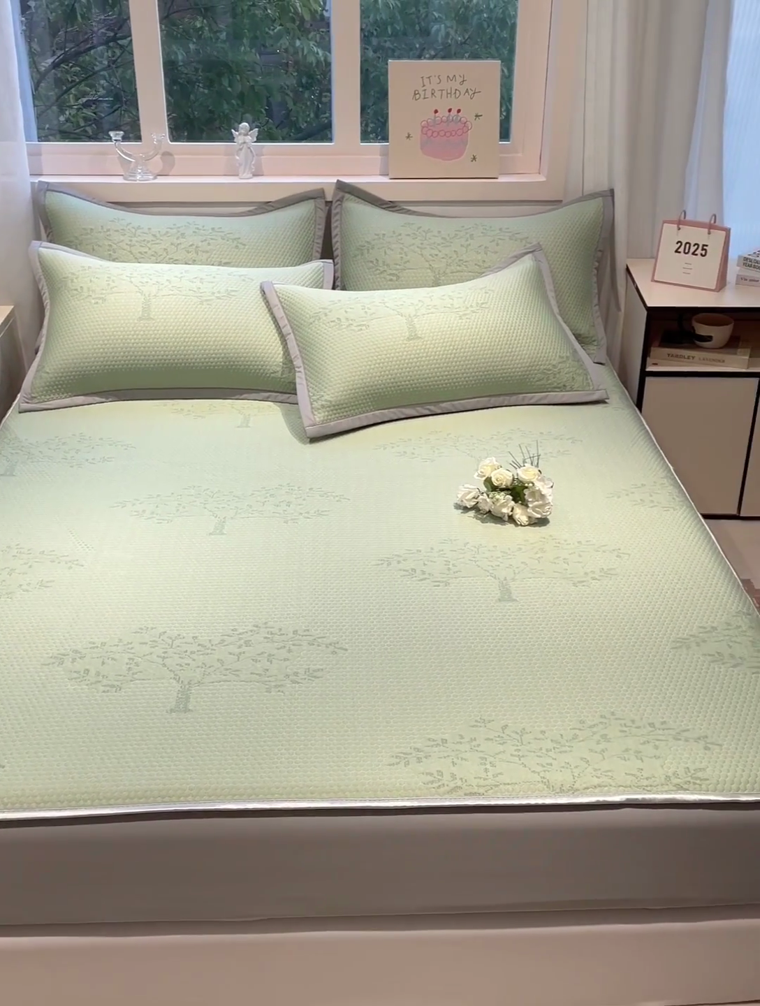 91家纺网 家纺一手货源 找家纺 富馨莱 2025新款A类480克PE凉感凉豆豆凉席三件套和单件床笠款 发财树-绿