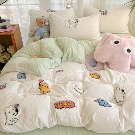 91家纺网 家纺一手货源 找家纺 韩巢家纺 2025新款超柔水洗棉毛巾绣四件套 动物乐园-白绿