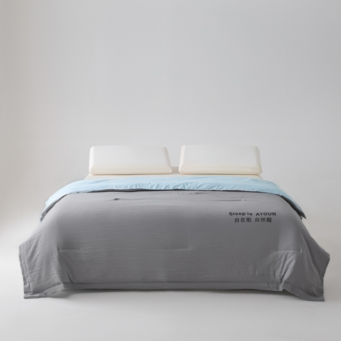 91家纺网 家纺一手货源 找家纺 暖芯家纺 2025新款亚朵同款深睡Pro夏被自在眠自然醒 浅灰+克莱茵蓝