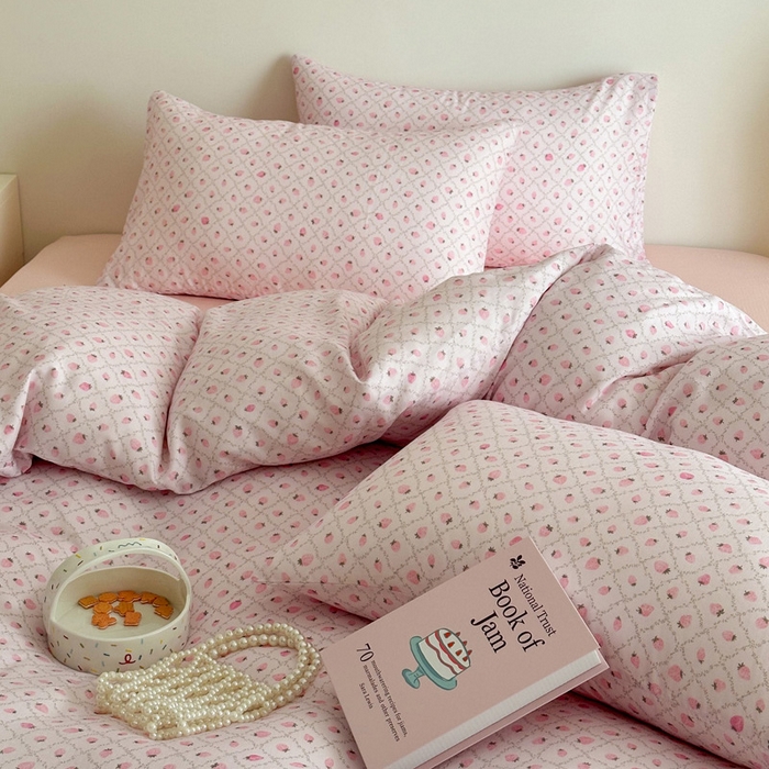 91家纺网 家纺一手货源 找家纺 塞纳 2026新款.全棉有氧双层纱四件套-场景一 奶油草莓-紫