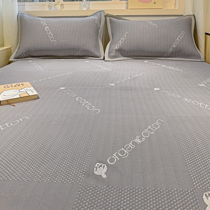 91家纺网 家纺一手货源 找家纺 富馨莱 2025新款A类480克PE凉感凉豆豆凉席三件套和单件床笠款 绅士灰