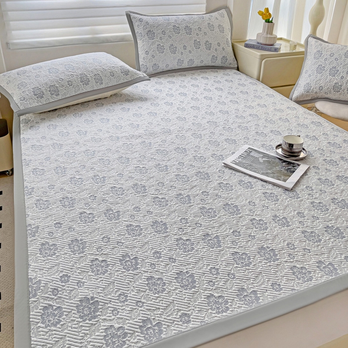 91家纺网 家纺一手货源 找家纺 富馨莱 2025新款A类480克PE凉感凉豆豆凉席三件套和单件平铺款 玫瑰花园-灰