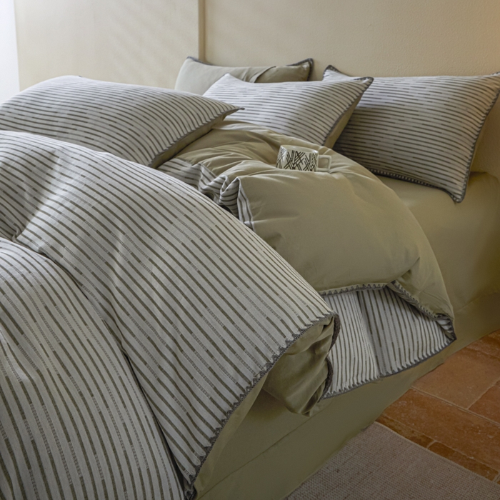 91家纺网 家纺一手货源 找家纺 2025新款亲肤全棉三层纱提花四件套 韵律-黛绿