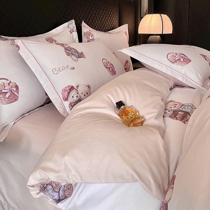 91家纺网 家纺一手货源 找家纺 金纱玉纺家纺 2025新款全棉13376数码印花四件套（礼盒包装）351A2