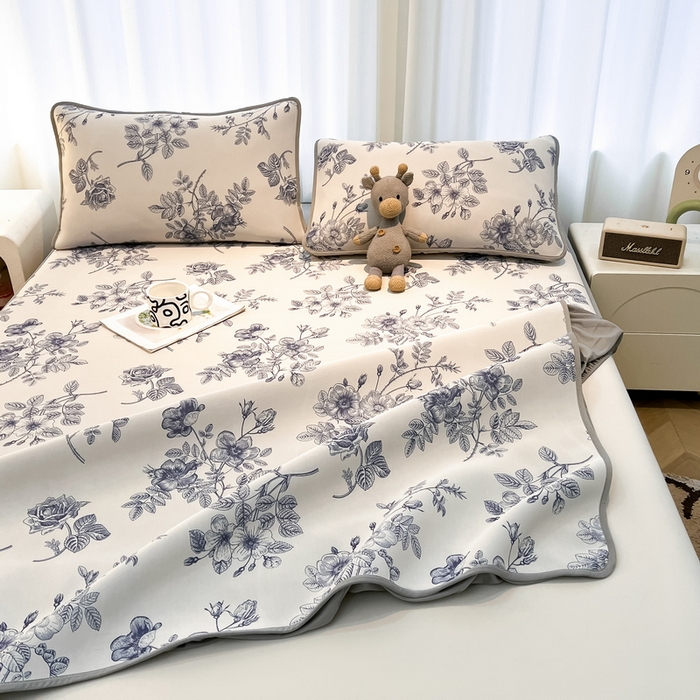 91家纺网 家纺一手货源 找家纺 2025春夏新款独家研发太空层凉感软席冰丝印花凉席床笠款 赫本