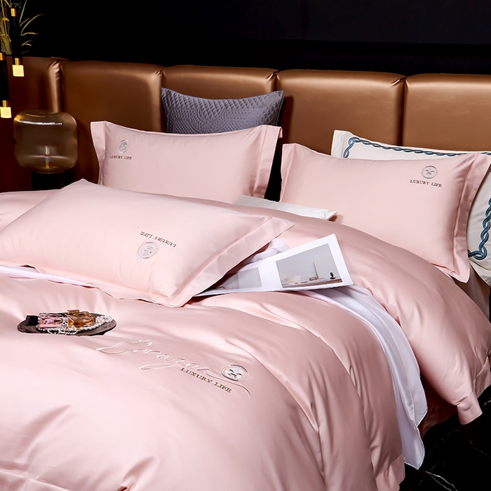 91家纺网 家纺一手货源 找家纺 U品汇 2025新款60s支贡缎长绒棉刺绣花四件套纯棉全棉100%棉礼盒包装 简凡-豆沙