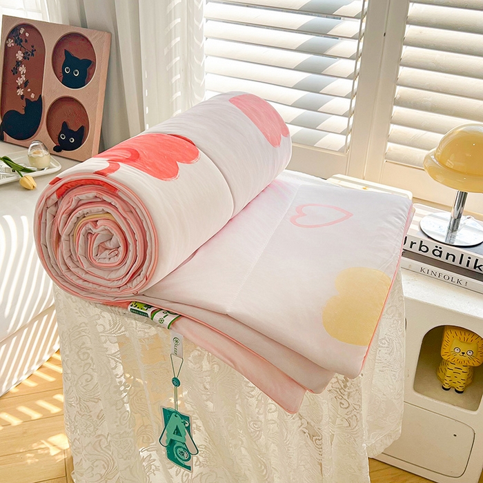 91家纺网 家纺一手货源 找家纺 好梦来家纺（原锦茂家纺） 2025新款印花凉感丝抗菌夏被 小欣喜