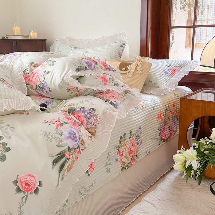 91家纺网 家纺一手货源 找家纺 赫本家纺  2025新款水洗棉花边款夹棉床盖三件套四件套 南笙几梦