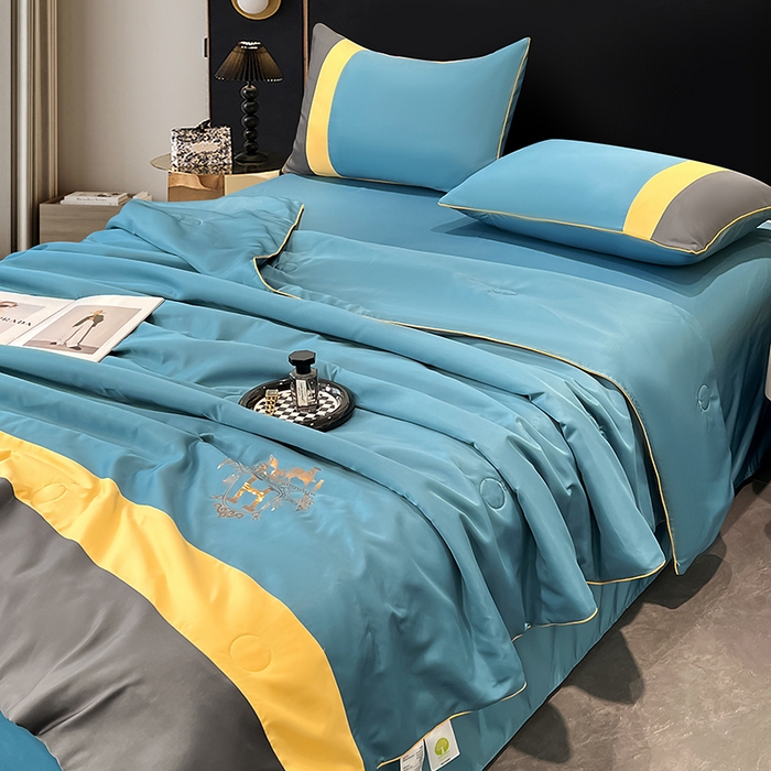 91家纺网 家纺一手货源 找家纺 梦舒羽 2025新款清凉舒适水洗冰丝双拼亮钻夏被四件套 双拼亮钻星空蓝