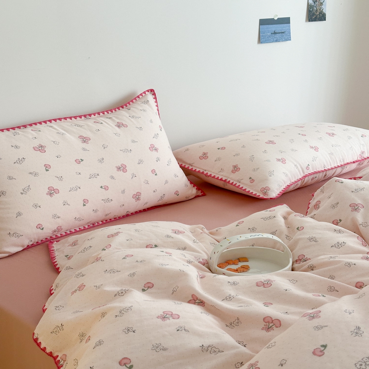 91家纺网 家纺一手货源 找家纺 2025新款工艺款全棉双层纱小清新贝壳边四件套 知樱