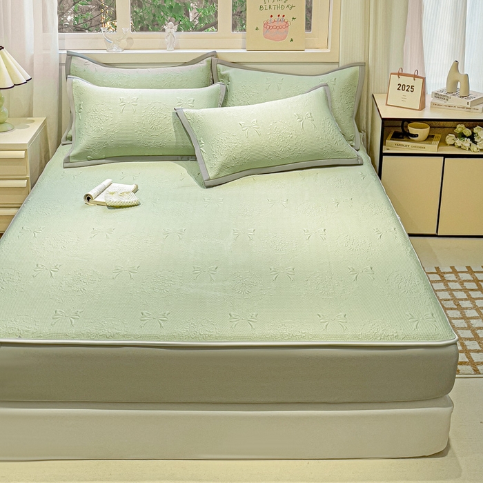 91家纺网 家纺一手货源 找家纺 富馨莱 2025新款A类480克PE凉感凉豆豆凉席三件套和单件床笠款 蝴蝶結-绿