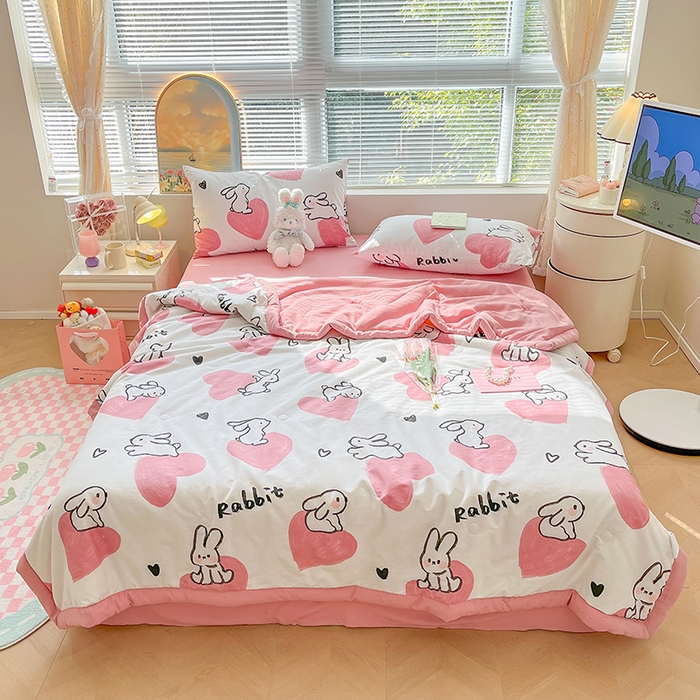 91家纺网 家纺一手货源 找家纺 一加一 2025新款A棉B水洗棉大豆夏被四件套 爱心粉兔