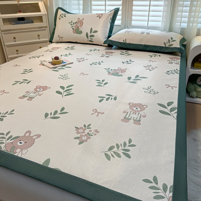 91家纺网 家纺一手货源 找家纺 席佬大 2025新款高克重卡通数码印花冰藤席床席床笠款 从林熊-平铺款-平铺款