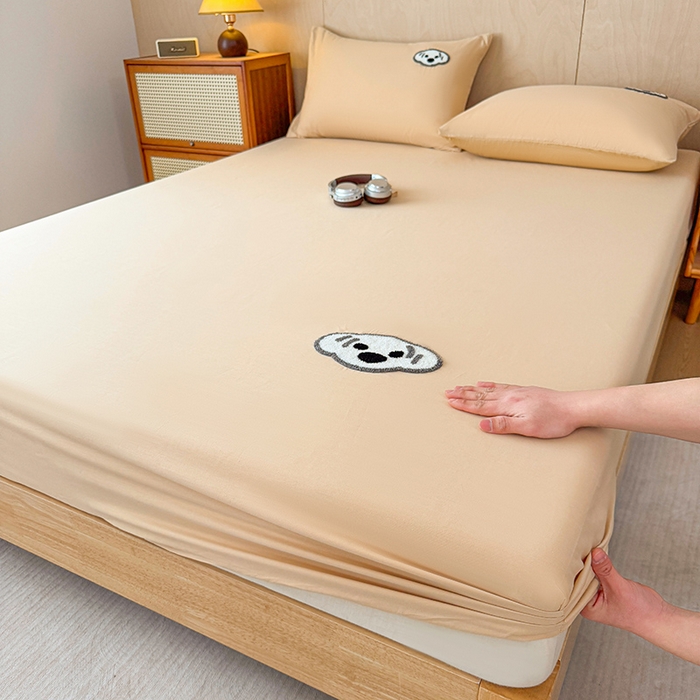 91家纺网 家纺一手货源 找家纺 澳梵家居 2025新款A类全棉毛巾绣床笠 小白-粉玉