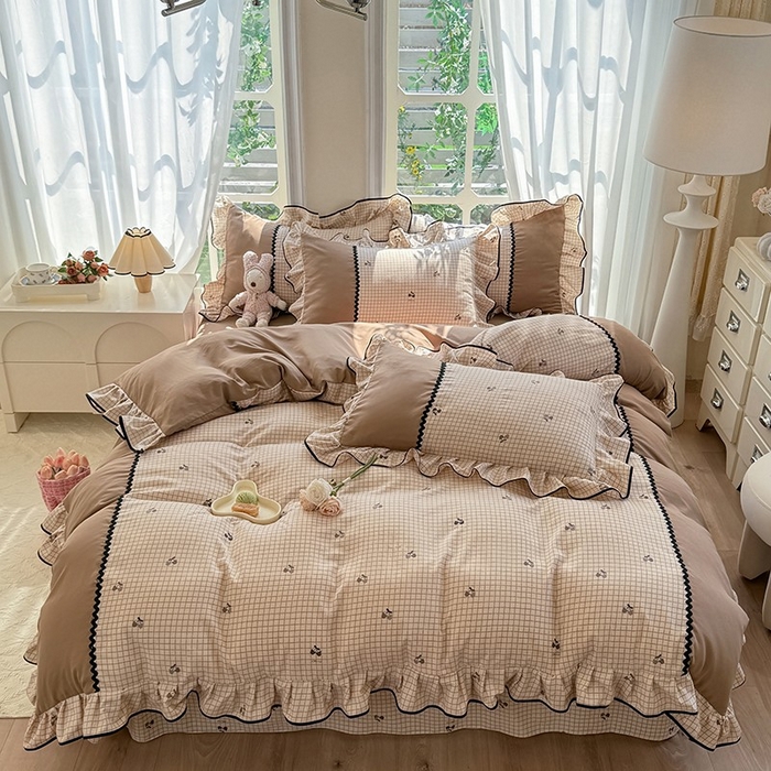 91家纺网 家纺一手货源 找家纺 大麦家纺 2025新款韩式花边亲肤棉四件套 格子樱桃