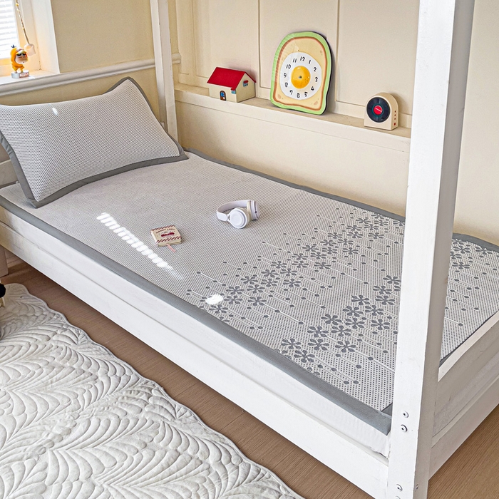 91家纺网 家纺一手货源 找家纺 富馨莱 2025新款A类480克PE凉感凉豆豆凉席三件套和单件学生款 倾城