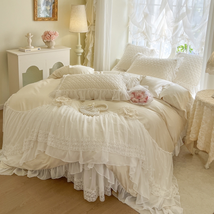 91家纺网 家纺一手货源 找家纺 亲亲公主家纺2025新款100支长绒棉全棉蕾丝夹棉床盖四件套-巴黎春天 巴黎春天-米色