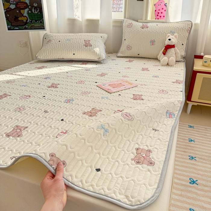 91家纺网 家纺一手货源 找家纺 慕尚家纺 2025新款小清新凉感丝乳胶席 甜品小熊