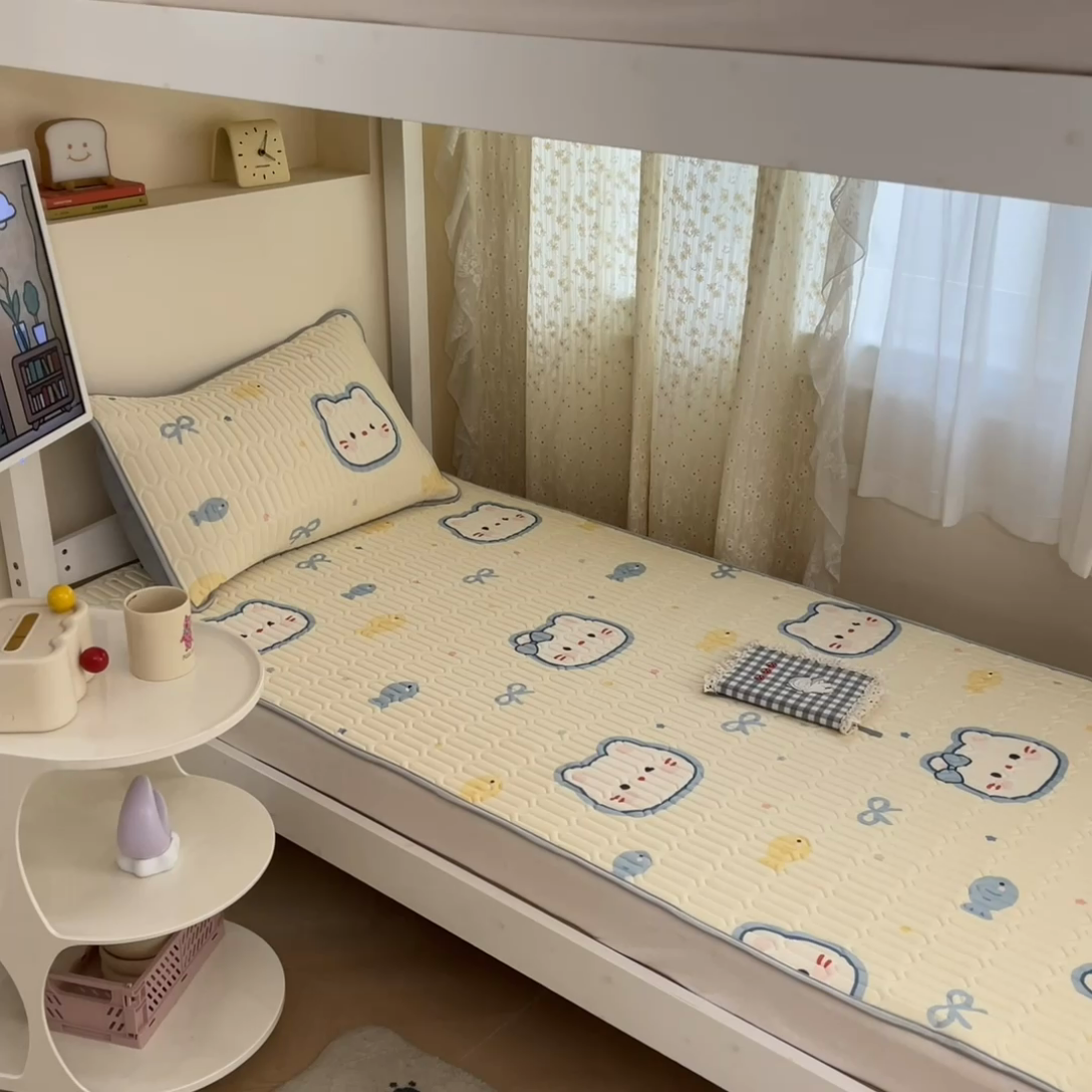 91家纺网 家纺一手货源 找家纺 川悦生活 2025新款小阪凉感丝印花凉席-学生床 猫猫酱