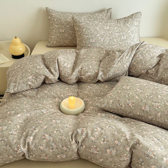 91家纺网 家纺一手货源 找家纺 塞纳 2026新款.全棉有氧双层纱四件套-场景一 花间梦-咖