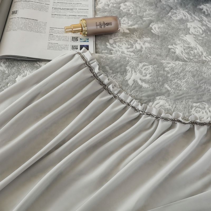 91家纺网 家纺一手货源 找家纺 2025新款玫瑰亲肤冰丝席床裙 灰色