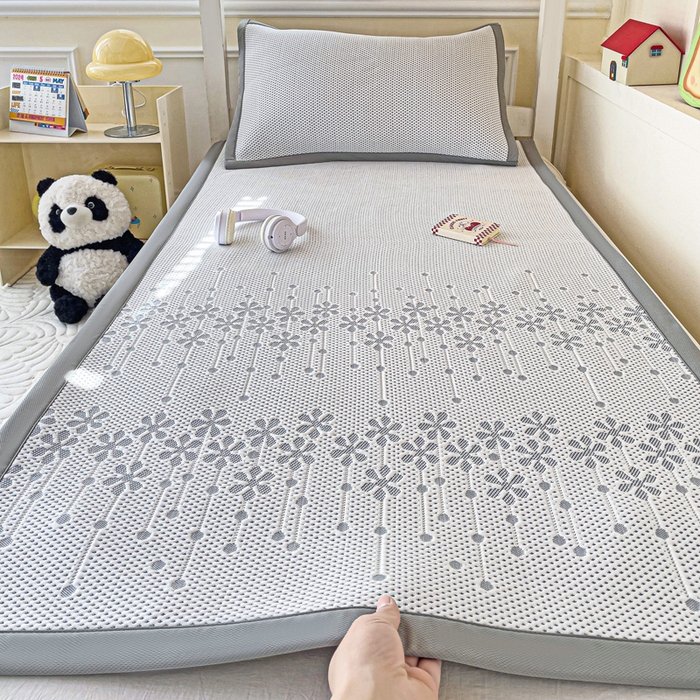 91家纺网 家纺一手货源 找家纺 富馨莱 2025新款A类480克PE凉感凉豆豆凉席三件套和单件学生款 倾城