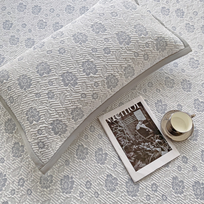 91家纺网 家纺一手货源 找家纺 富馨莱 2025新款A类480克PE凉感凉豆豆凉席三件套和单件平铺款 玫瑰花园-灰