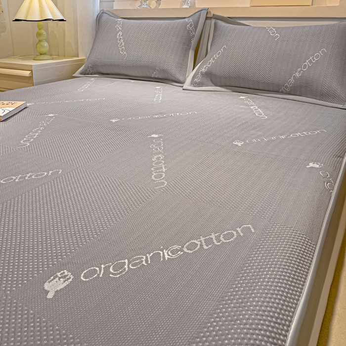 91家纺网 家纺一手货源 找家纺 富馨莱 2025新款A类480克PE凉感凉豆豆凉席三件套和单件床笠款 绅士灰