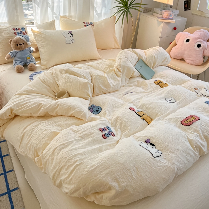 91家纺网 家纺一手货源 找家纺 韩巢家纺 2025新款超柔水洗棉毛巾绣四件套 动物乐园-奶黄