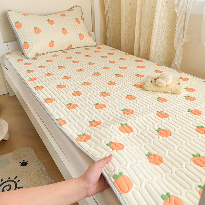 91家纺网 家纺一手货源 找家纺 川悦生活 2025新款小阪凉感丝印花凉席-学生床 蜜柑夏语