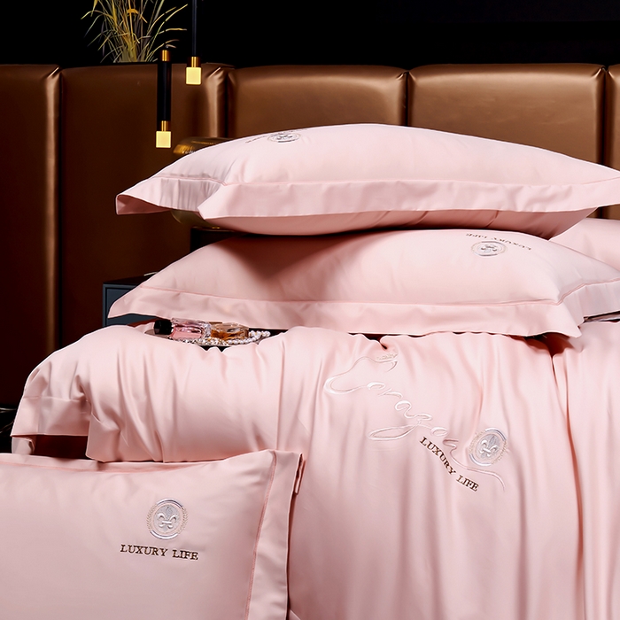 91家纺网 家纺一手货源 找家纺 U品汇 2025新款60s支贡缎长绒棉刺绣花四件套纯棉全棉100%棉礼盒包装 简凡-豆沙