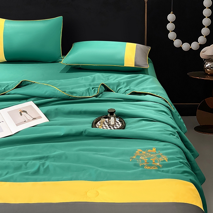 91家纺网 家纺一手货源 找家纺 梦舒羽 2025新款清凉舒适水洗冰丝双拼亮钻夏被四件套 双拼亮钻松石绿