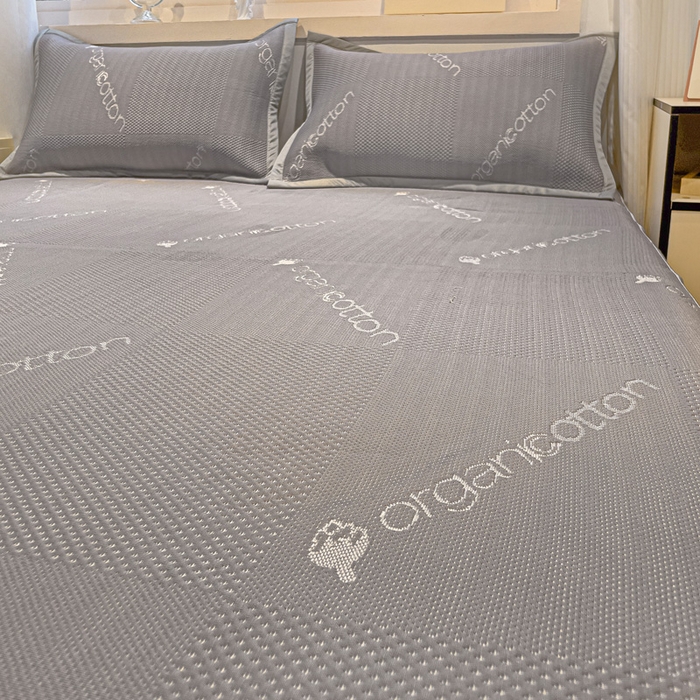 91家纺网 家纺一手货源 找家纺 富馨莱 2025新款A类480克PE凉感凉豆豆凉席三件套和单件床笠款 绅士灰