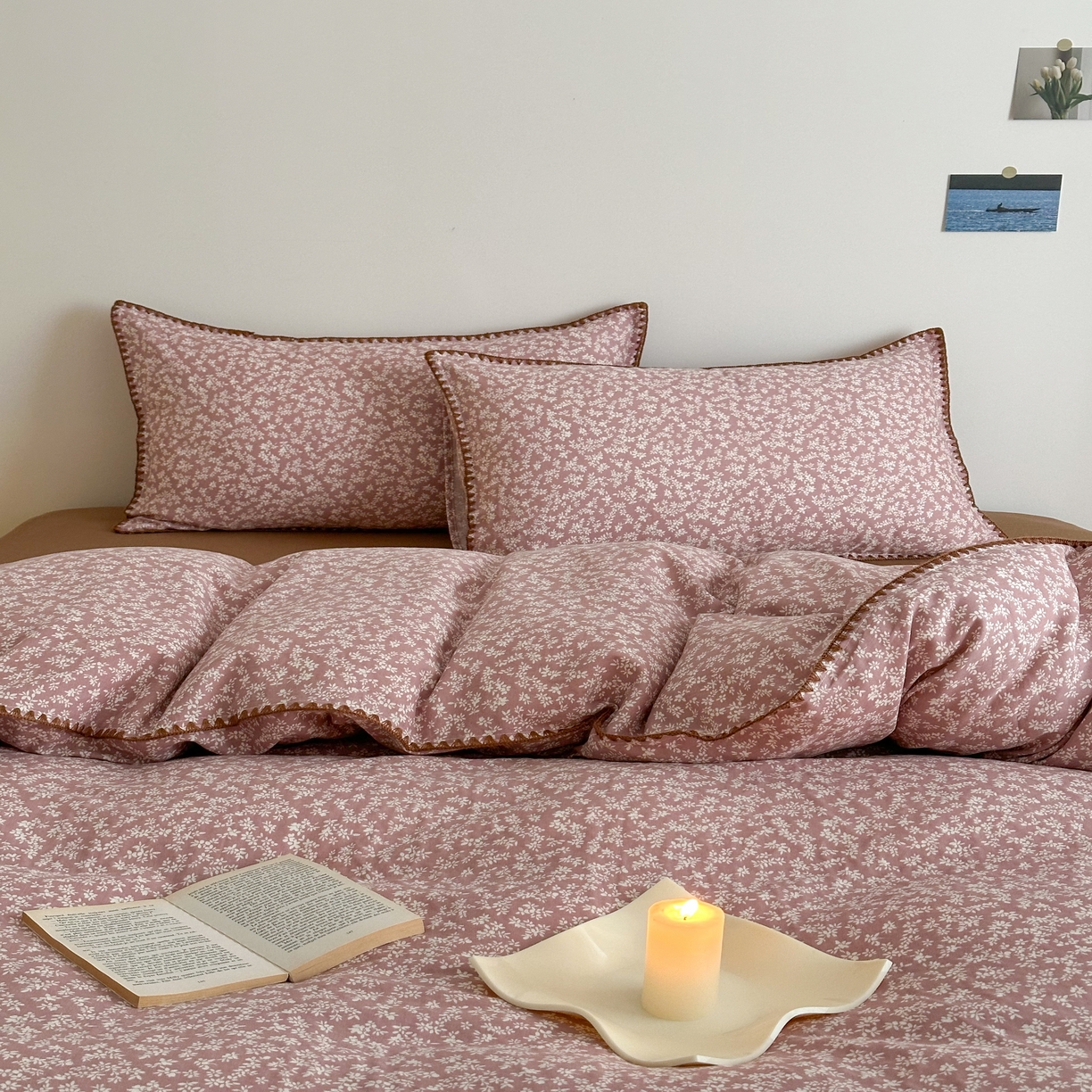 91家纺网 家纺一手货源 找家纺 2025新款工艺款全棉双层纱小清新贝壳边四件套 浅枝