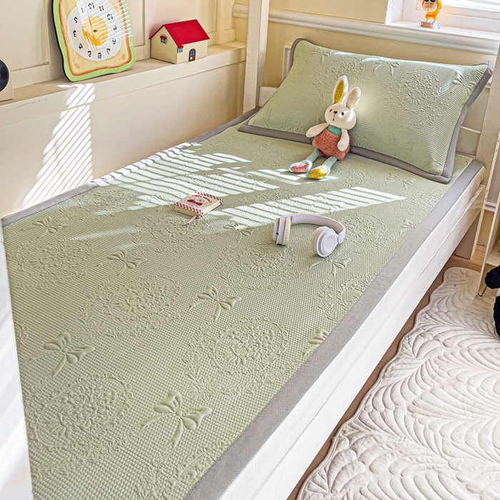 91家纺网 家纺一手货源 找家纺 富馨莱 2025新款A类480克PE凉感凉豆豆凉席三件套和单件学生款 蝴蝶結-绿