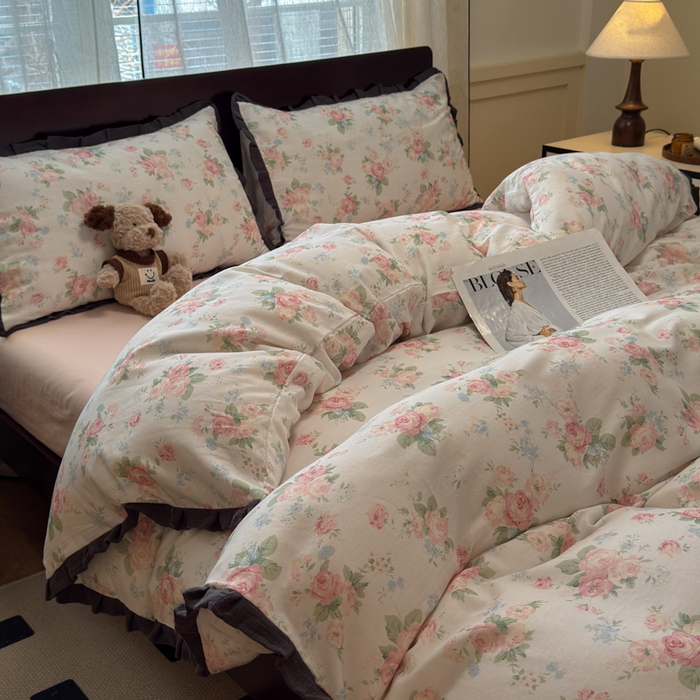 91家纺网 家纺一手货源 找家纺 曼之夏 2025春夏新款A类全棉纯棉邹邹纱花边款四件套 秘密花园