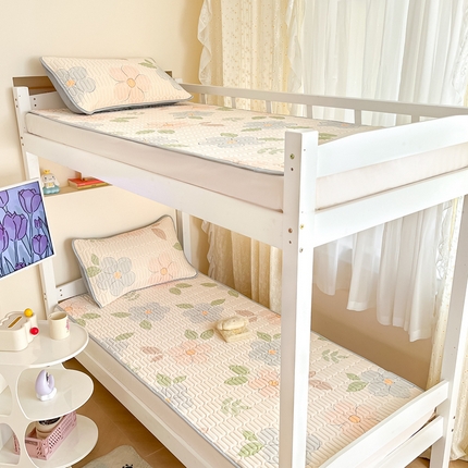 91家纺网 家纺一手货源 找家纺 川悦生活 2025新款小阪凉感丝印花凉席-学生床 悦色花园