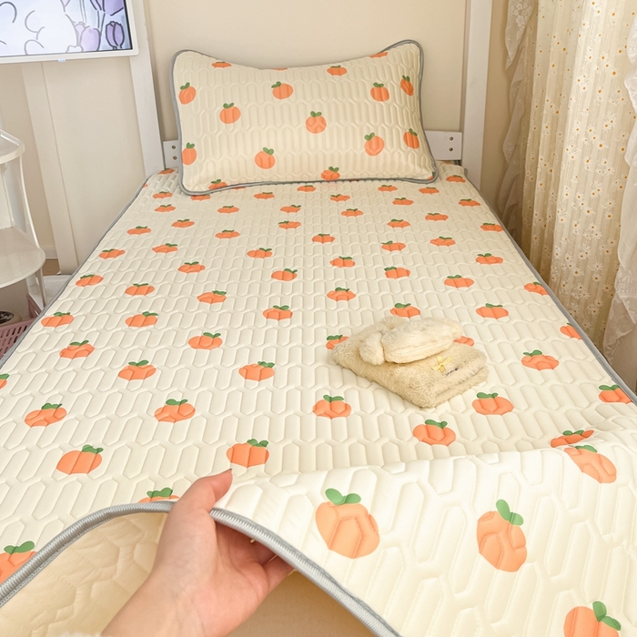 91家纺网 家纺一手货源 找家纺 川悦生活 2025新款小阪凉感丝印花凉席-学生床 蜜柑夏语