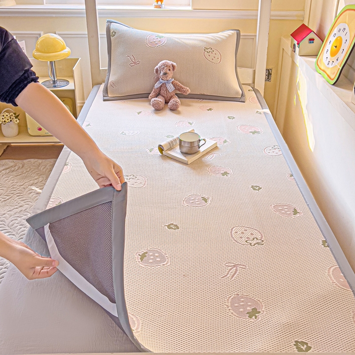 91家纺网 家纺一手货源 找家纺 （总）富馨莱 2025新款A类480克PE凉感凉豆豆凉席三件套和单件学生款