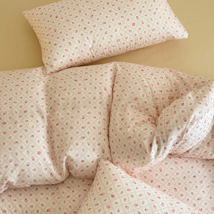 91家纺网 家纺一手货源 找家纺 塞纳 2026新款.全棉有氧双层纱四件套-场景一 奶油草莓-咖