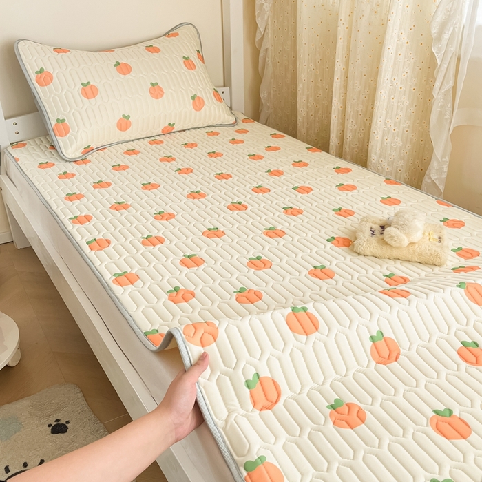 91家纺网 家纺一手货源 找家纺 川悦生活 2025新款小阪凉感丝印花凉席-学生床 蜜柑夏语