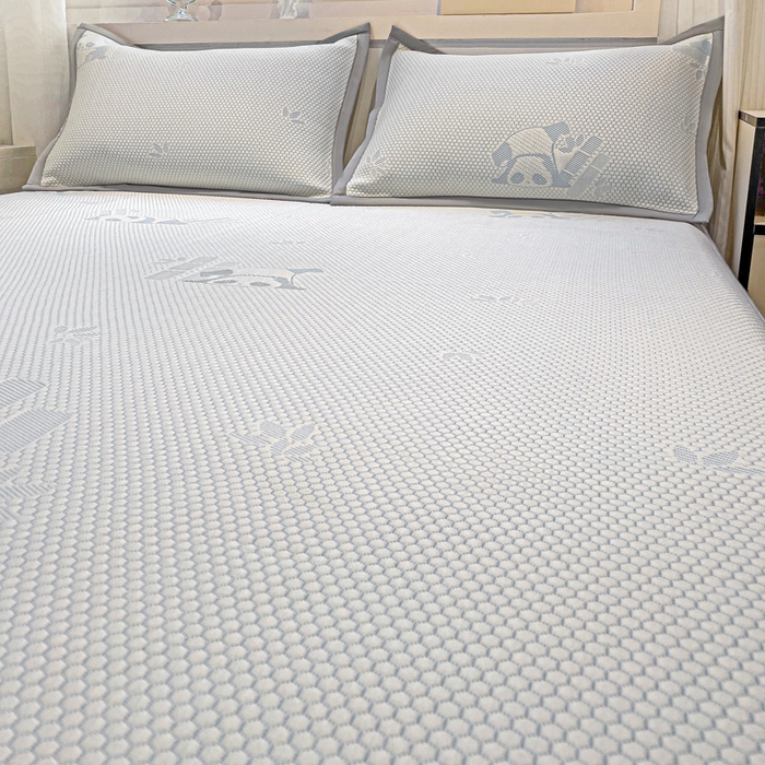 91家纺网 家纺一手货源 找家纺 富馨莱 2025新款A类480克PE凉感凉豆豆凉席三件套和单件床笠款 熊猫嘟嘟-蓝