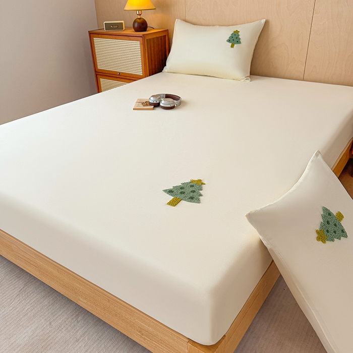 91家纺网 家纺一手货源 找家纺 澳梵家居 2025新款A类全棉毛巾绣床笠 小树-白