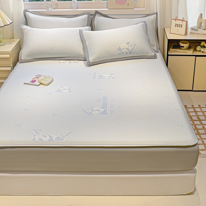 91家纺网 家纺一手货源 找家纺 富馨莱 2025新款A类480克PE凉感凉豆豆凉席三件套和单件床笠款 熊猫嘟嘟-蓝