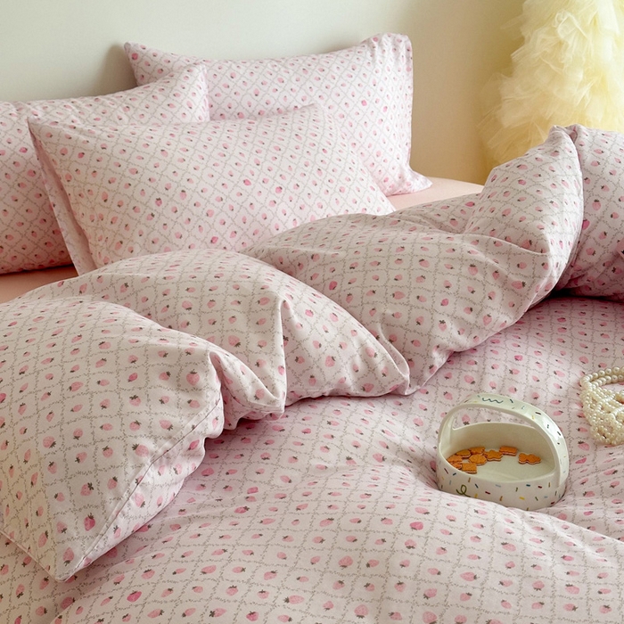 91家纺网 家纺一手货源 找家纺 塞纳 2026新款.全棉有氧双层纱四件套-场景一 奶油草莓-紫