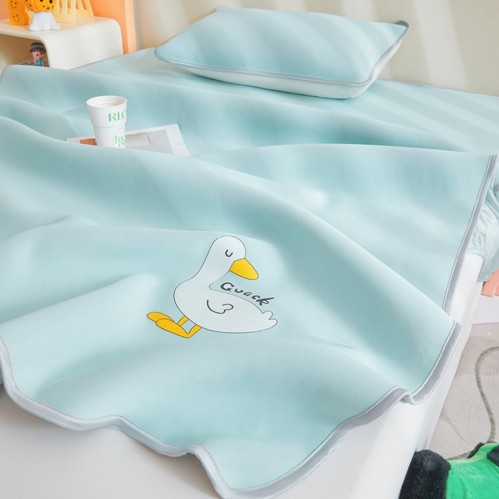 91家纺网 家纺一手货源 找家纺 2025春夏新款独家研发太空层凉感鸭冰丝烫画软凉席床笠款 凉感鸭-水绿