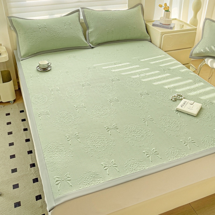 91家纺网 家纺一手货源 找家纺 富馨莱 2025新款A类480克PE凉感凉豆豆凉席三件套和单件平铺款 蝴蝶結-绿